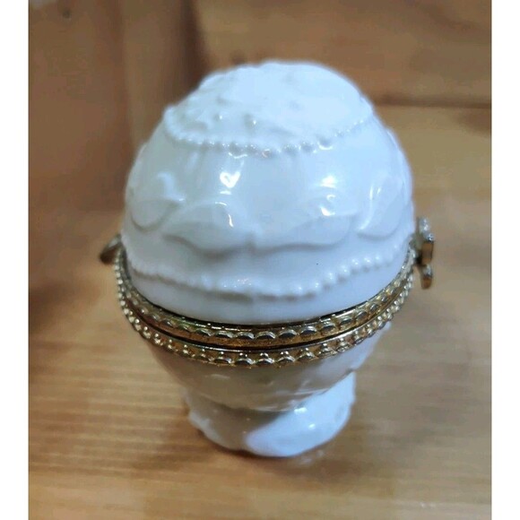 Vtg Ivory Embossed Porcelain Oval Egg Shaped Trinket Box Hinged Lid Flowers 3" - Picture 6 of 9
